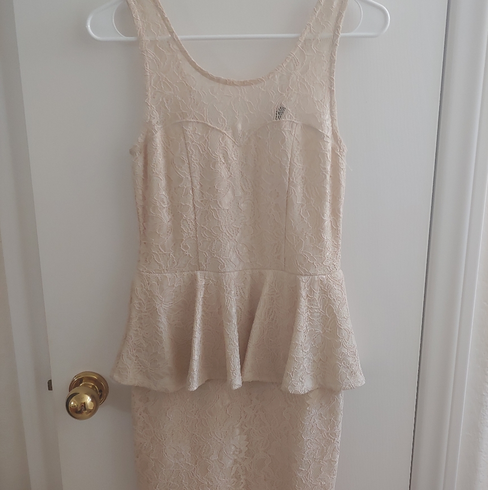 💥Flash Sale💥 Lace Nude Dress